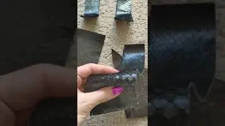 Кожа питона черного цвета лаковая лоскуты