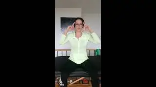 Активируем абдоминальные мышцы и стабилизируем корпус.