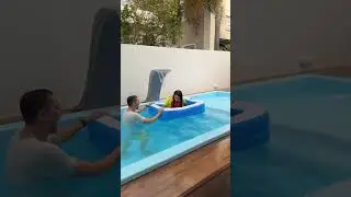 Eloah vai pra piscina