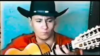 Goiano tocando viola na Casa do Tião Carreiro