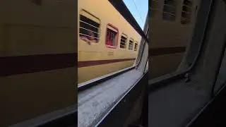যখন দুটো ট্রেন পাশাপাশি ক্রস করে #shortsfeed #shortsvideo #shorts #train