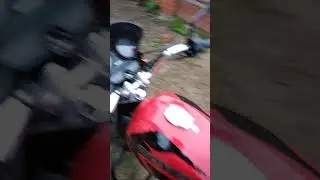 Мотоцикл баджадж боксер 125 с пятиступенчатой коробкой передач.