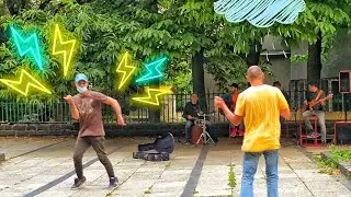 Люди пляшут! Зажигательные выступление уличных музыкантов. Go Johnny Go!