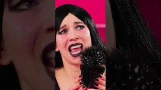 Пытаясь укусить черный кактус