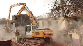 Liebherr R924 SLC demolition work
