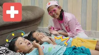 Husna Bermain dokter-dokteran -  Mandi hujan sani samil pura-pura sakit | Zein husna