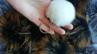 Помпоны из енота, песца и кролика рекс