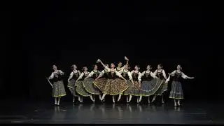 Музыка народная. "Барыня". Исполняют учащиеся 8 класса.