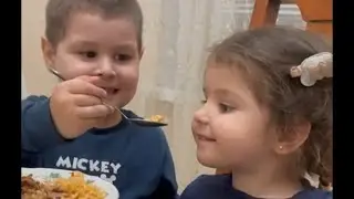 Им интересно так 😁 #детство #дагестан #плов #брат #сестра