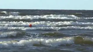 Балтийское море после бури  Кайтсерферы