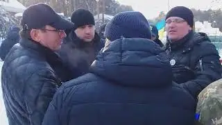 Луценко вийшов до активістів, які пікетували його будинок