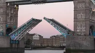 London tower bridge opening (Lift)