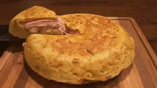 Everyone asks me for this recipe! Delicious and easy! Potato tortilla recipe in a pan!