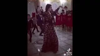 Цыганочка красиво танцует🥀👑цыганская свадьба 2022
