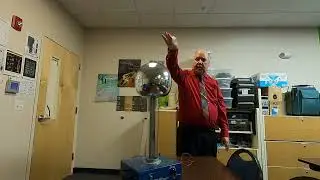 Van de Graaff 4 - Tinsel