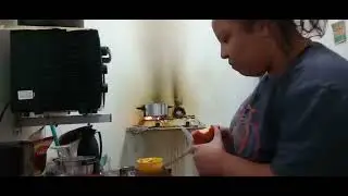 eu comendo maçã