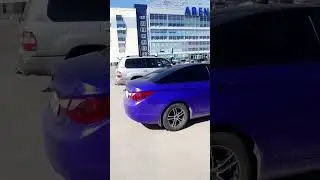 Фиолетовая машина в городе Барнаул