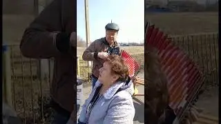 Алое поле