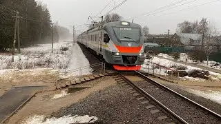 Электропоезд ЭП2Д-0050 платформа Хлюпино до станции Лобня. 27.03.2023.