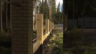 Забор с кирпичными столбами