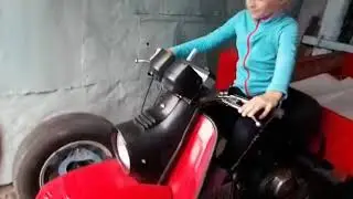 Дети слушают хор 