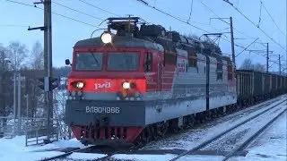 Электровоз ВЛ80С-1986 с грузовым поездом