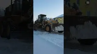 #Автогрейдер