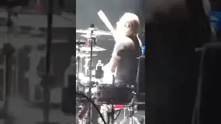 The hand/foot alternating singles strokes are 🔥!! Drum solo by Chris Frazier of Foreigner #shorts