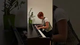 Когда принимаешь заявку… на пианино.