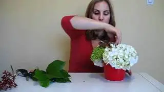 DIY Wedding Centerpeice - Hydrangea and Berries