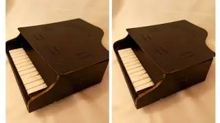 بيانو قديم انتيكه صغير الحجم