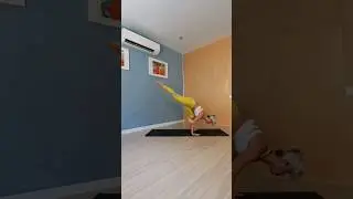 И выбрал йогиню 😁 