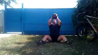 Упражнения на верхнюю часть тела с одной гирей (гиря 32 кг).