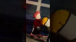 Доктор Ливси одел бархатные тяги и путешествует в мире Roblox