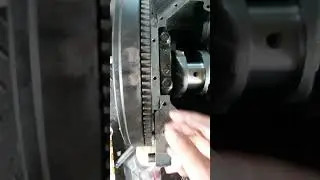 Posisi arah gerigi flywheel