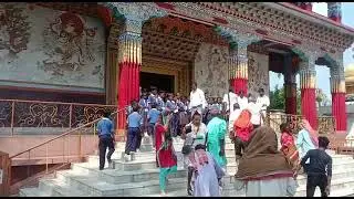 Visitando templos budistas Premamettaschool Bodhgaya Índia