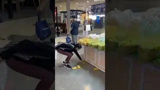 Девушка устроила погром на рынке и украла пару пачек домой, Закинули🤣 
