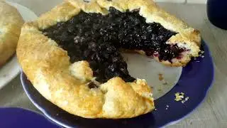Песочная галета с ягодами: с черникой и смородиной