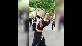 танцы ГОЛОГО МУЖИКА В ПЛАТЬЕ