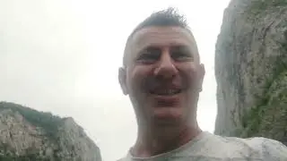 Cheile Vălișoarei, am campat între munți. Am auzit zgomot de urs!