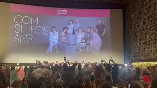 L'entrada dels actors de 'Com si fos ahir' a la sala on es feia la première de l'últim capítol