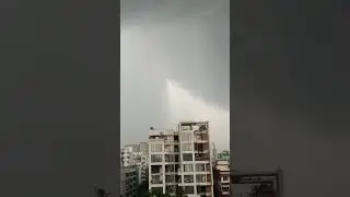 ঘন কালো মেঘে আকাশ আজ বিচলিত