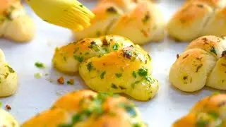 Extra Soft Garlic Knots Recipe from scratch! The Easiest Garlic Knots You’ll Ever Make.
