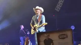 The Country On It tour. Justin Moore headliner opening in Pensacola FL 2022. First night of tour