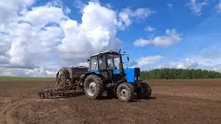 Посевная 2022. Два трактора МТЗ-82 с сеялками 