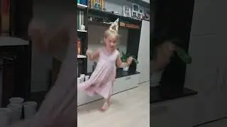 День рождения провели на море, а с подружками-то все равно надо отметить!