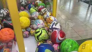 Paokai Maxi claw football claw machine arcade machine.