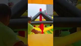Let’s challenge this 43-meter inflatable obstacle course together! ② #inflatable #obstaclecourse