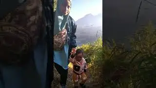 bawa bayi mendaki bukit mongkrang #mongkrang #lawu