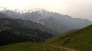 красота гор Алатау в апреле